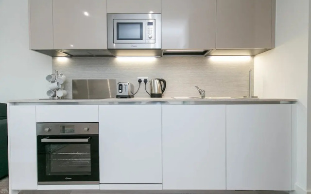 Deluxe Heathrow Apartments & Parking
