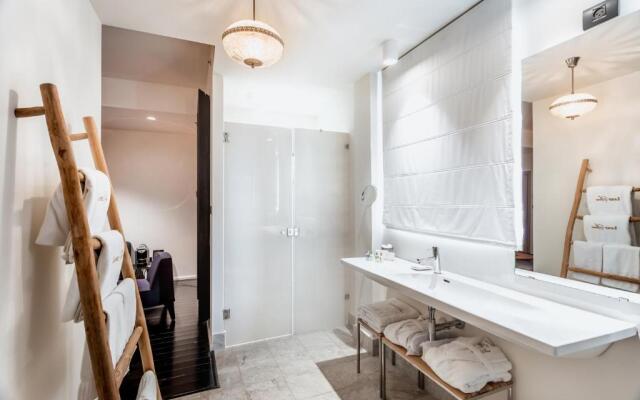 Lear Sense - Experience Luxury Hotel
