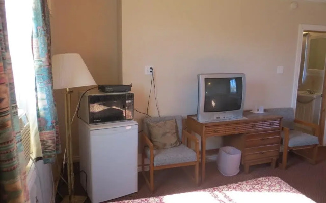 Peterboro Express Inn