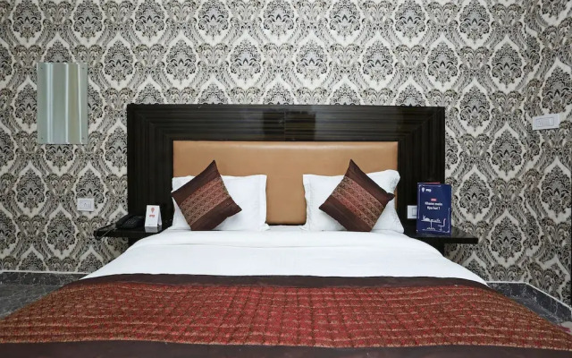 OYO 11405 Hotel Tej Palace