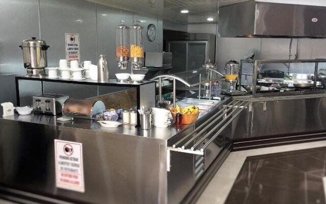Prado Inn & Suites