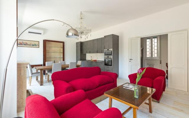 Bright And Spacious Family Apartment In Parioli