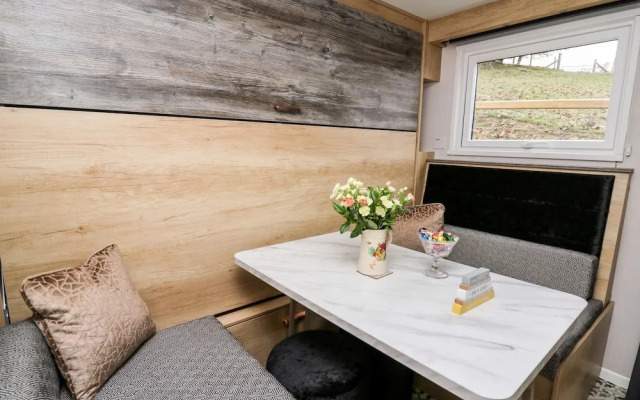 Hillside Lodge