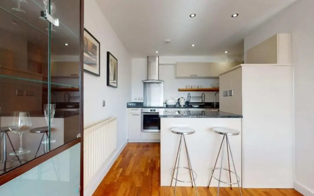 Short let - Penthouse Apartment With West-facing Terrace