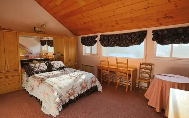 Private Home Close to Loon Mountain, Sleeps Families up to 14! - Cb127l