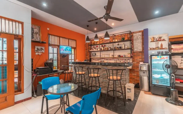 Oyo 2229 Dolfie Residence