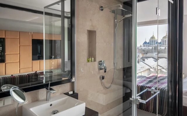 11 Mirrors Design Hotel