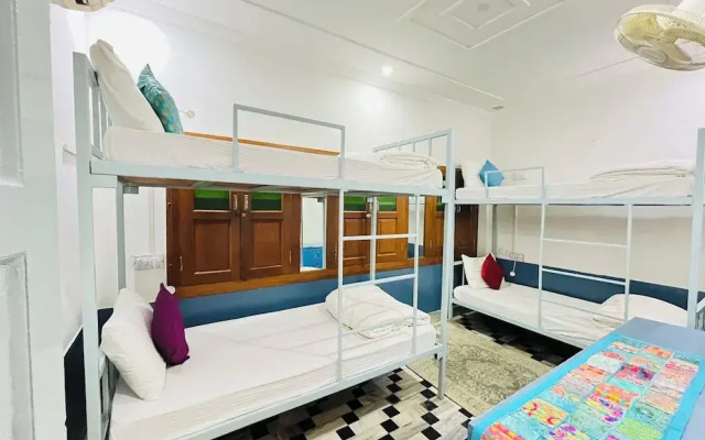 Jaisalmer Hostel Crowd