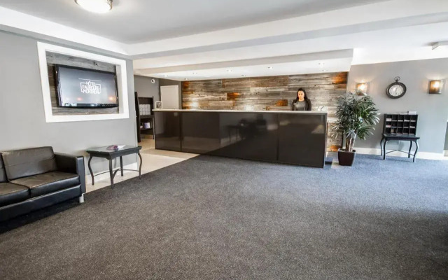 Hotel Faubourg Montreal - ex Holiday Inn Express Hotel & Suites Centr