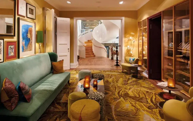 LA Maison Hotel