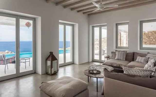 Epic Twin Luxurious 14 Bedrooms Villa for 28