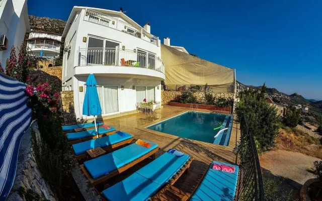 Villa Zumrut 4 by Lycia Collections