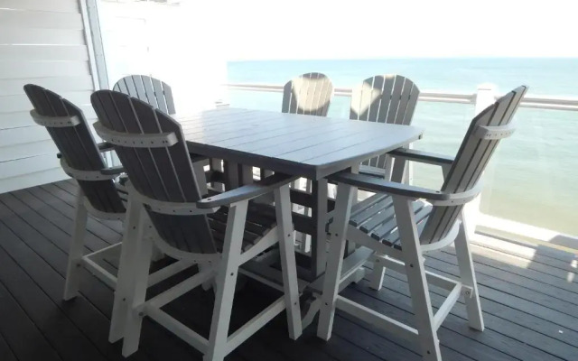 Put-in-Bay Waterfront Condo #105