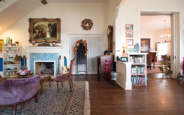 Munzesheimer Manor Bed & Breakfast