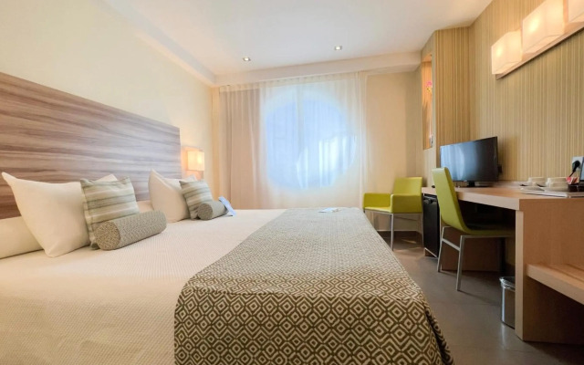 Riviera Beachotel - Recommended for Adults