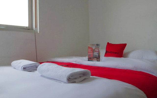 RedDoorz @ Malabar Street