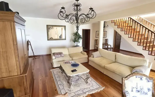 Quinta Martin Modern Retreat
