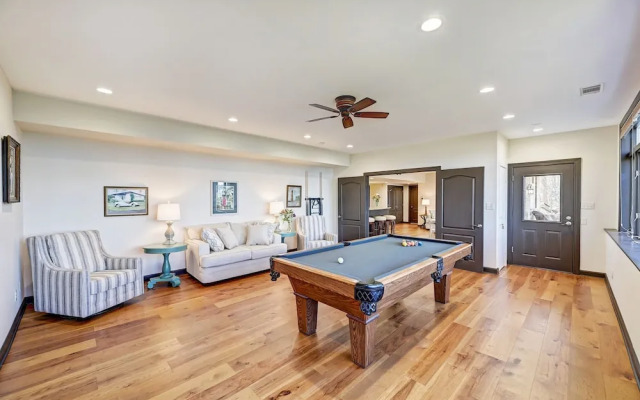 Landover Lodge by Avantstay Waterfront Dock