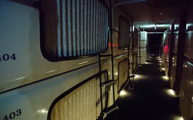 ATSUGI CAPSULEHOTEL – Caters to Men