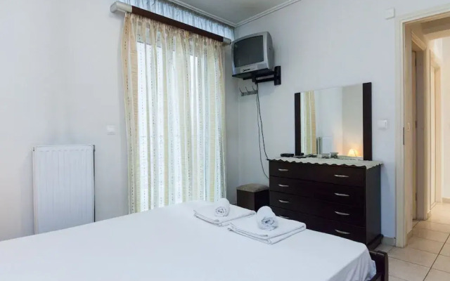 Scenic Balcony Apt in Vibrant Petralona