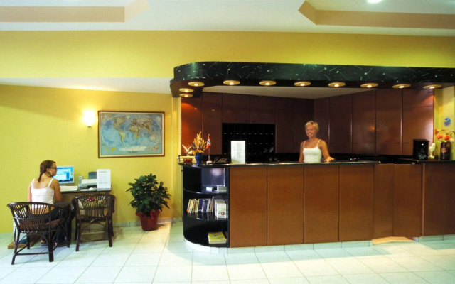 Louvre Hotel