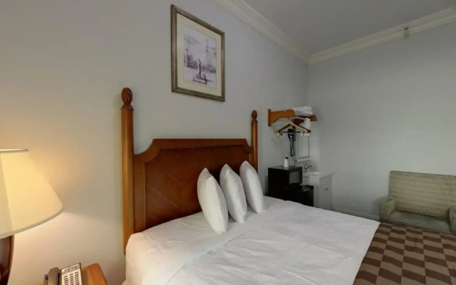 Warfield Hotel