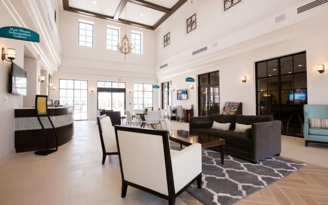 Beautiful Townhome W/private Pool 7 mi to Disney