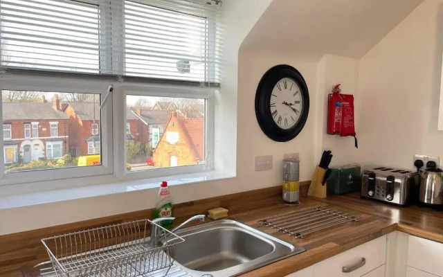 Lovely 2 bedroom apartment with free parking