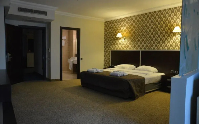 Ener Old Castle Resort Hotel