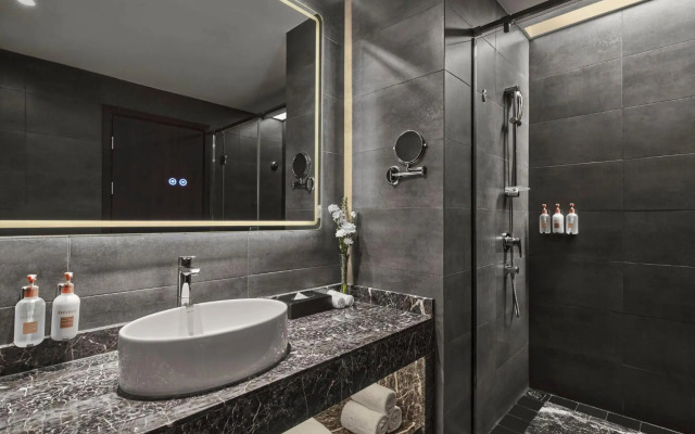 Отель Crowne Plaza Shanghai Jinshan 