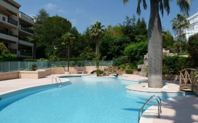 Livia Cannes Prince de Galles PR57
