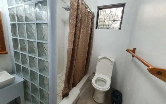 Rosco's Faymous Hideaway