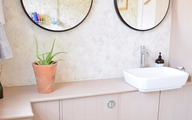 2 Bedroom Family Home in Hammersmith