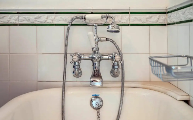 The Kensington Gatehouse - by Out of Office Lifestyle