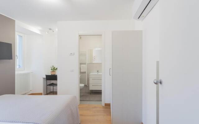 Pozzo Vertical Apartment With Garden and Parking