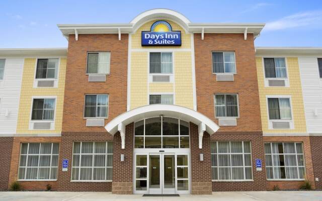 Days Inn and Suites Caldwell