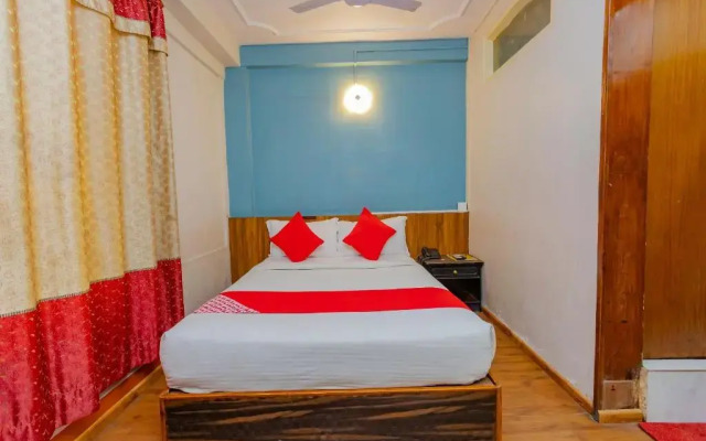 OYO 795 Hotel Holiday Inn