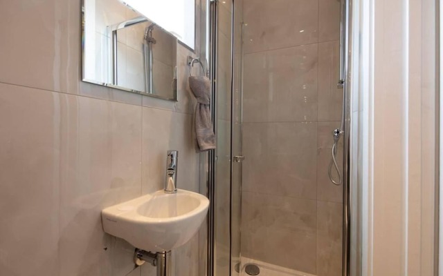 Cosy 1 Bed Duplex - Close to Metro - NW2