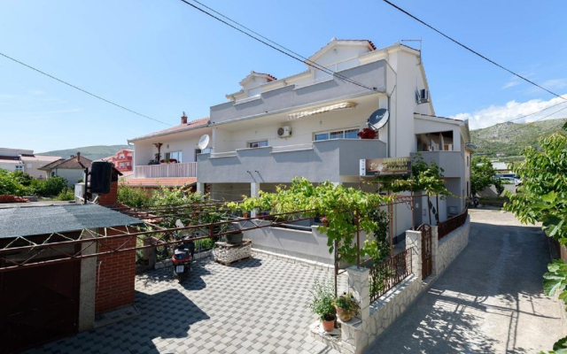 Apartment Sina - modern and comfortable: A1 Trogir, Riviera Trogir