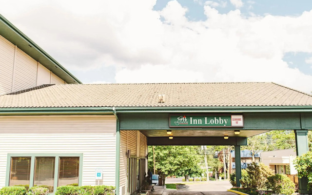 Lavissh Inn & Suites
