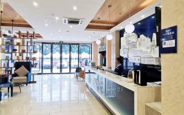 Yester Hotel (Yuxi Taobao Street Wanda Plaza)