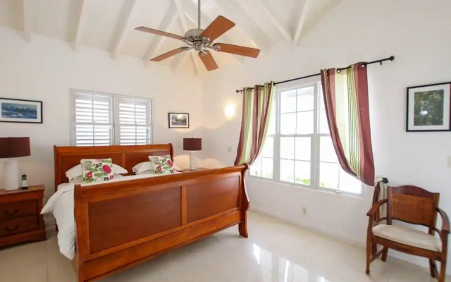 Large Townhouse with Plunge Pool, 3 mins from Beach - Turtle View 2 by BSL Rentals