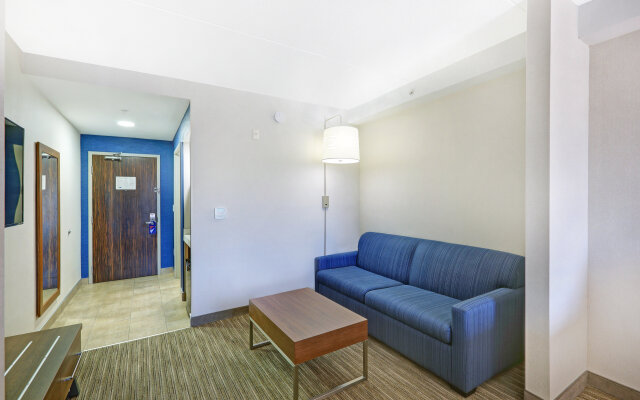 Holiday Inn Express & Suites Woodstock South by IHG