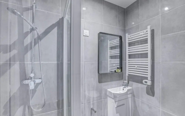 Stunning 3BR Home in the Heart of 10th Arr. Paris!