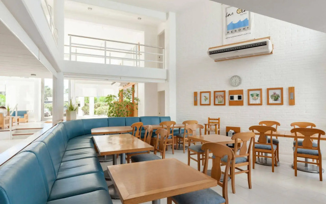 Las Olas Resort