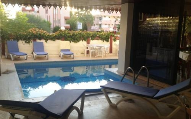 Queen RA Hotel