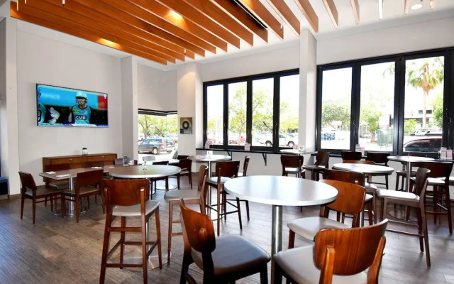 H 105 Mitchell Hotel and Apartments