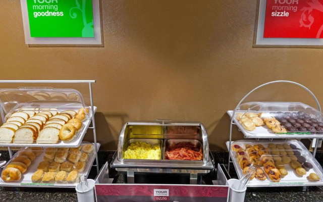 Comfort Suites University