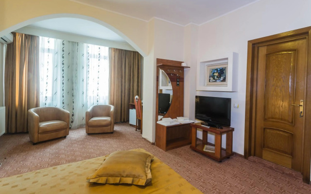 Amphitryon Hotel