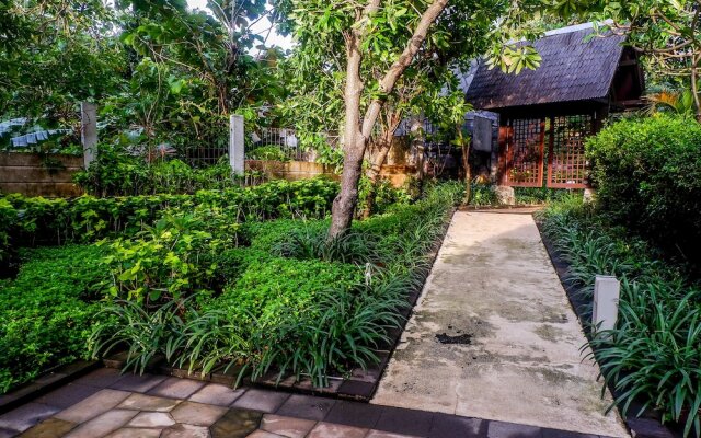 Elegant Hampton's Park Apartment near Pondok Indah Mall